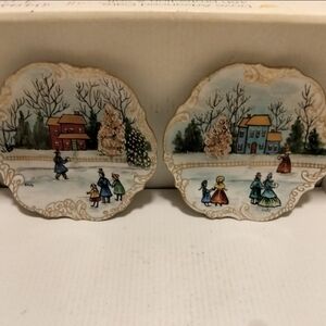 2 vintage Crate Hand Painted Display Wall Decor Plates/Holiday Decor